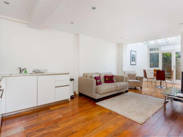 Flat for sale in South Hampstead, Greater London