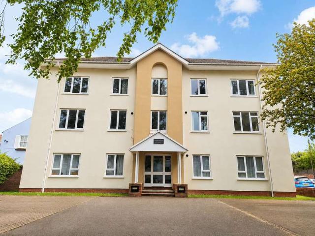 Flat for sale in Golden Valley, Gloucestershire