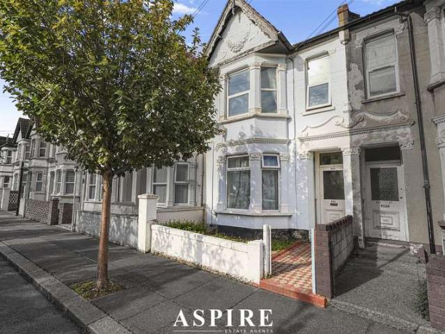 Flat for sale in Milton, Alton Barnes