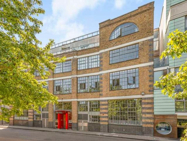 Flat for sale in Canonbury, Greater London