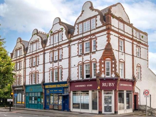 Flat for sale in Red Hill, Surrey