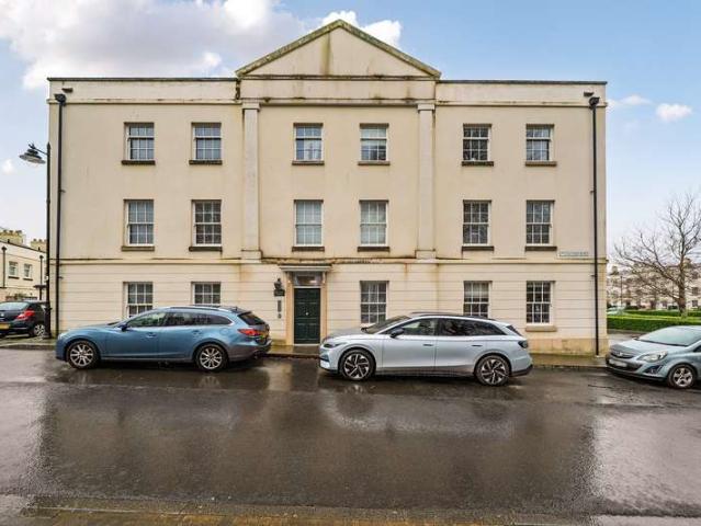 Flat for sale in Mount Wise