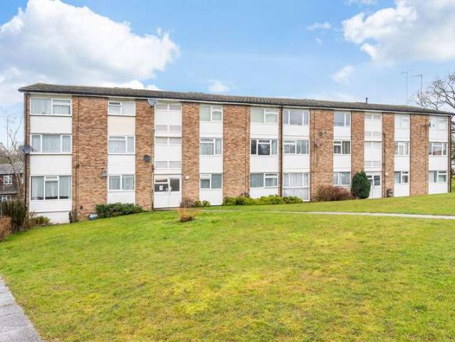 Flat for sale in Limpsfield, Tandridge