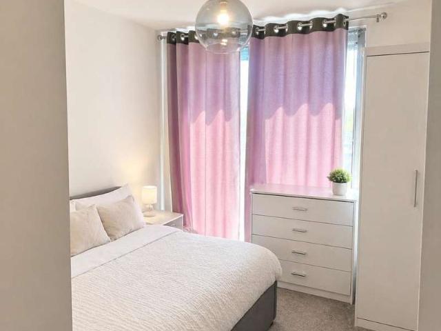 Flat for sale in Gants Hill, Greater London