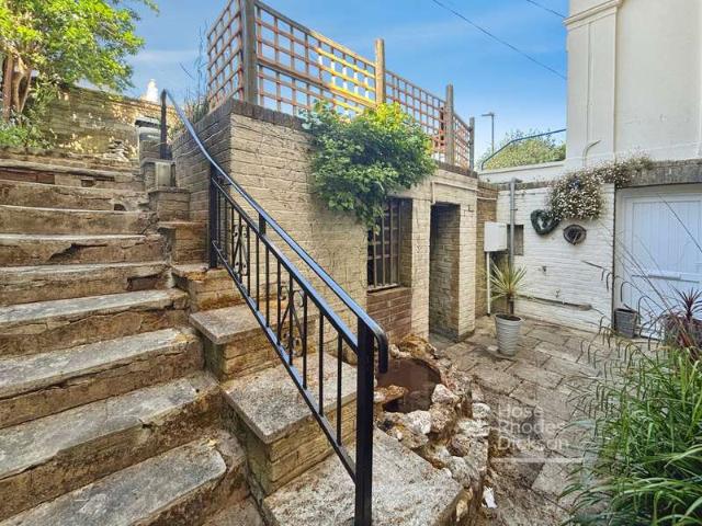 Flat for sale in Oakfield, Ryde