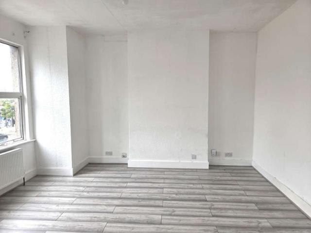 Flat for rent in Wealdstone, Greater London
