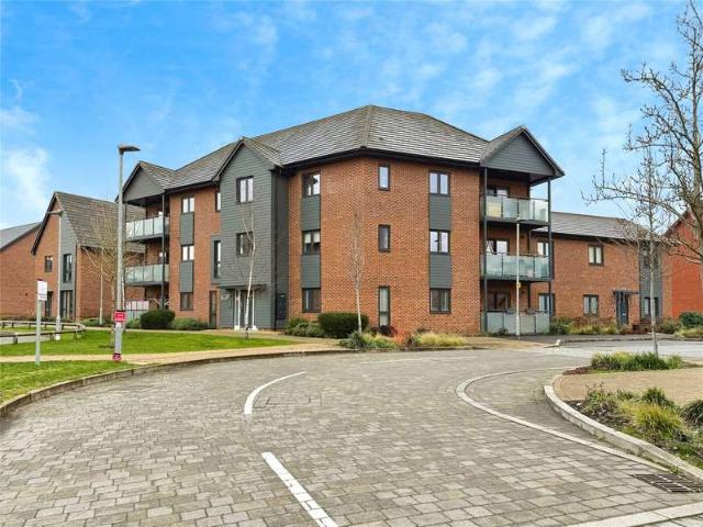 Flat for sale in Buckler's Park, Crowthorne