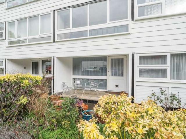 Flat for sale in Golden Valley, Gloucestershire