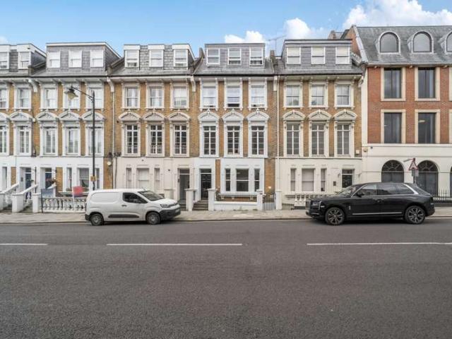 Flat for sale in Clewer New Town, Windsor