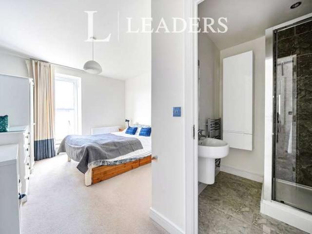 Flat for sale in Brook Street, Bourne Vale
