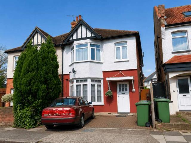 Flat for rent in Wealdstone, Greater London