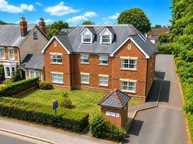 Flat for sale in The Triangle, Reading
