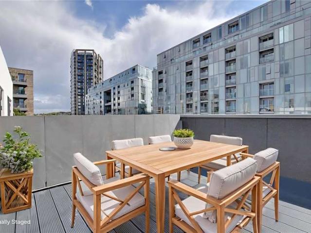 Flat for sale in Greenwich Town Centre, Greater London