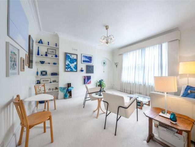 Flat for sale in St. John's Wood, Greater London