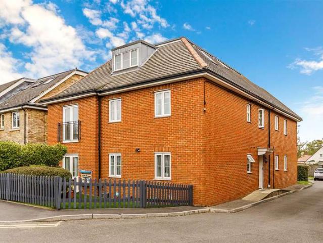 Flat for sale in Ewell, Surrey