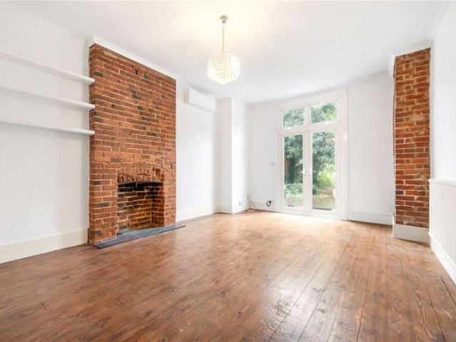 Flat for sale in Nunhead, Greater London