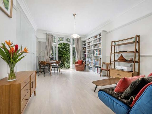 Flat for sale in Belsize Park, Greater London