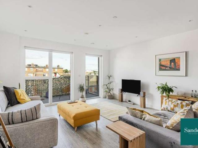 Flat for sale in Stoke Newington, Greater London