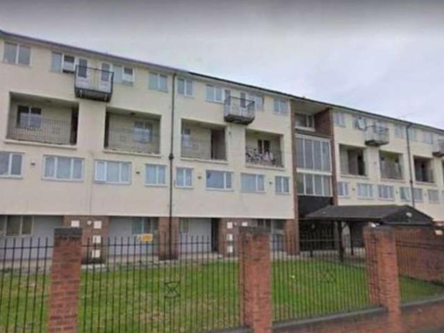 Flat for sale in Calderstones