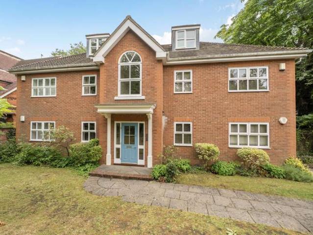 Flat for sale in Northwood, Greater London