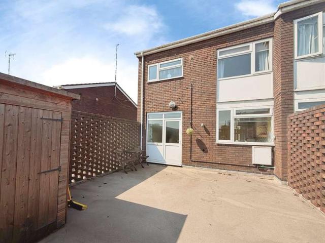 Flat for sale in Abbey End, Green Close