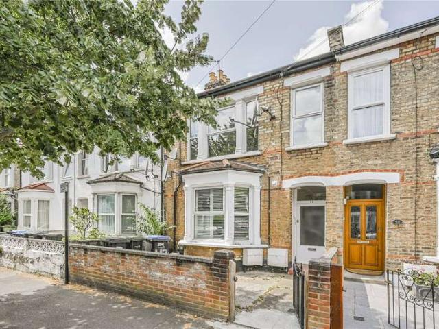 Flat for sale in Palmers Green, Greater London