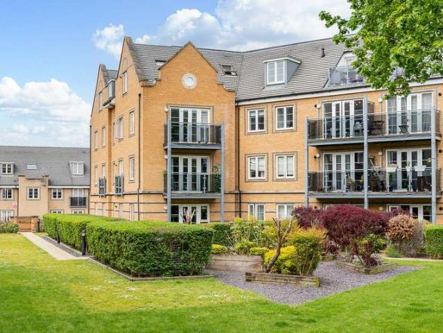 Flat for sale in Hertford, Colliers End