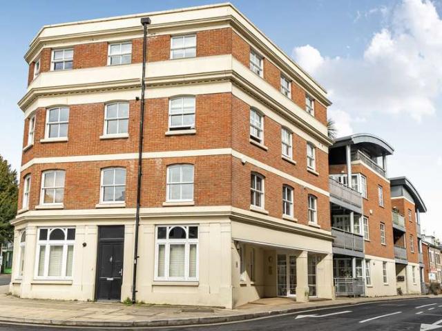 Flat for sale in Fulflood, Hampshire