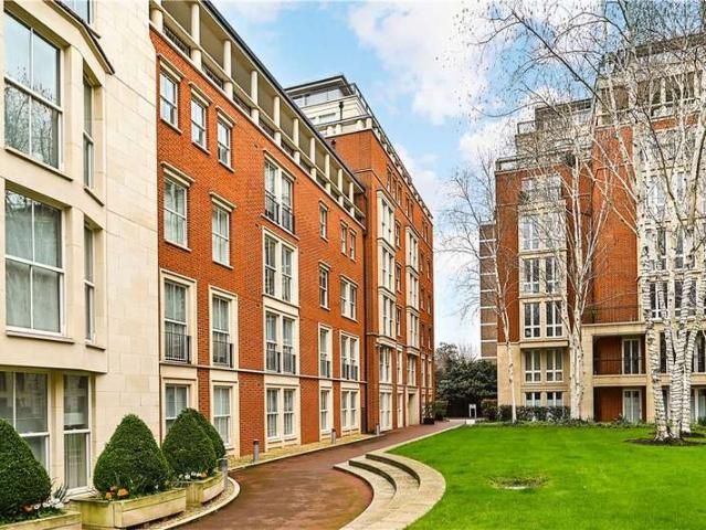 Flat for sale in Brompton, Greater London