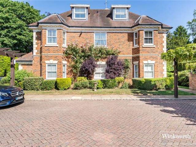 Flat for sale in Sunningdale