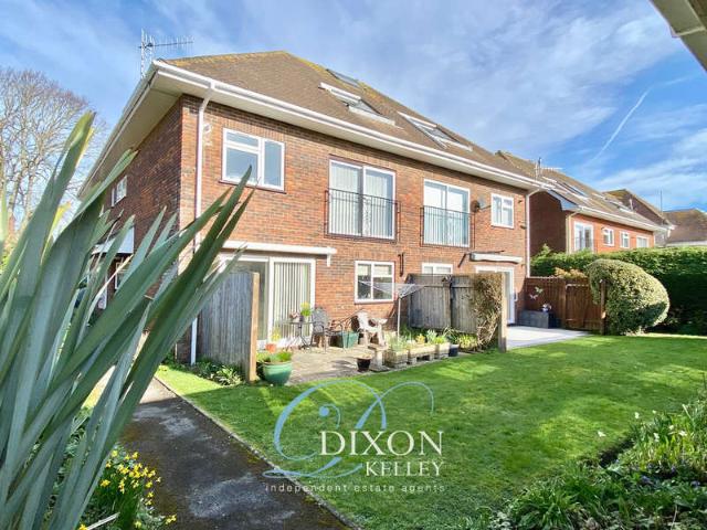 Flat for sale in Highcliffe