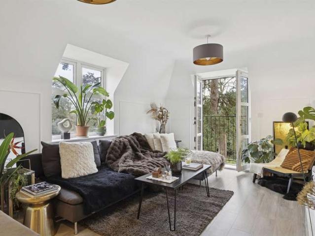 Flat for sale in Englefield Green, Runnymede
