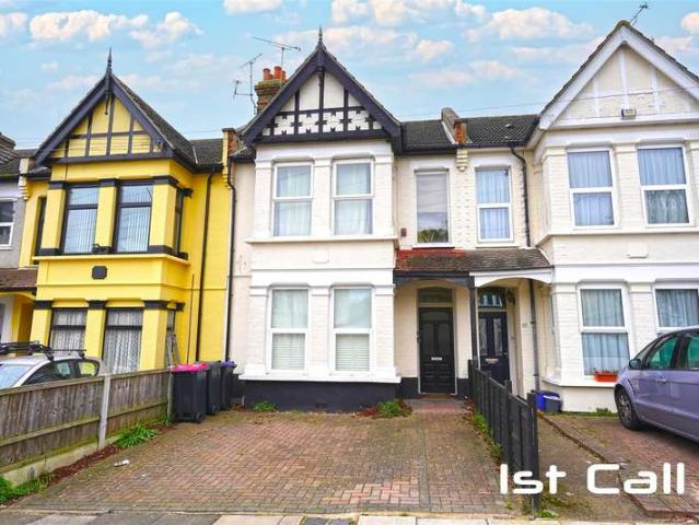 Flat for sale in Kursaal Estate, Alton Barnes