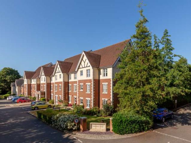 Flat for sale in Red Hill, Surrey