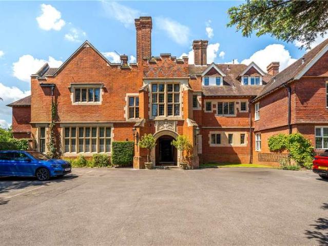 Flat for sale in Swallow, Buckinghamshire
