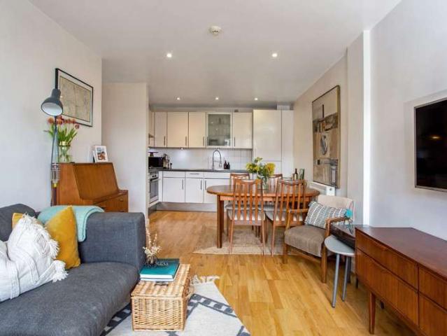 Flat for sale in London Borough of Lewisham, New Cross