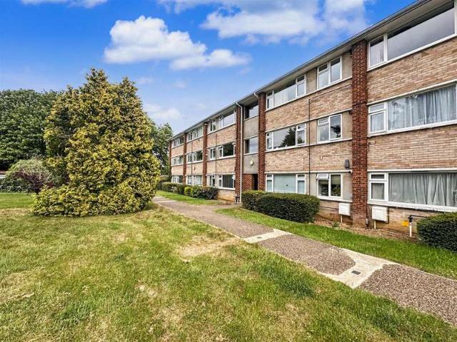 Flat for sale in Five Acres, Hertfordshire
