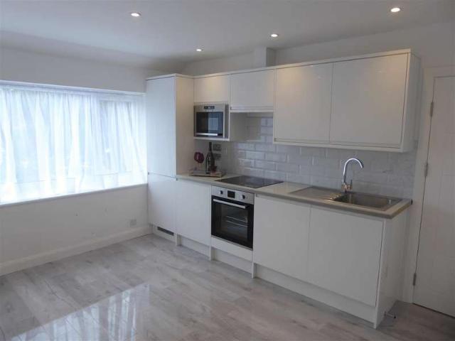 Flat for sale in London Borough of Hounslow, Greater London