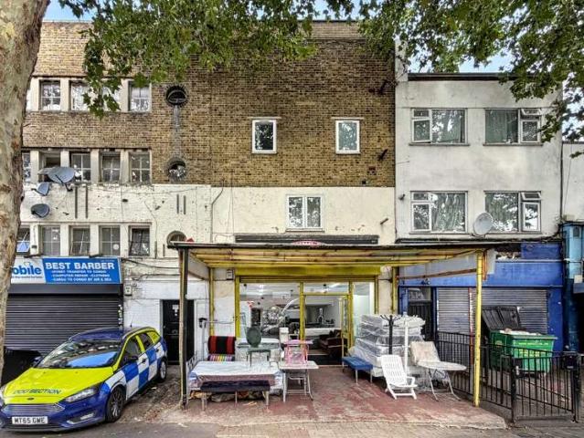 Flat for sale in London Borough of Newham, Greater London