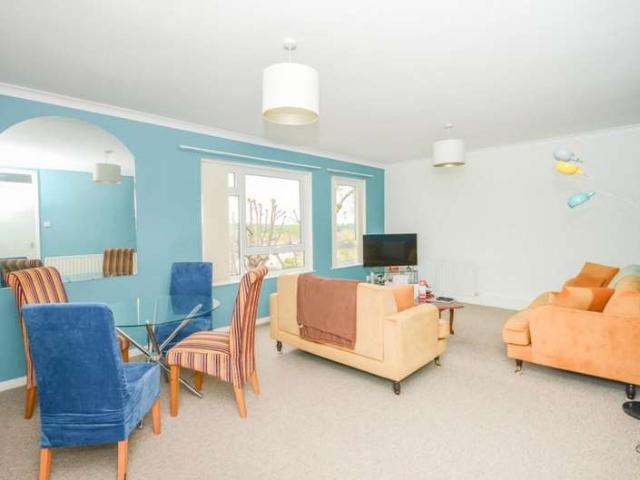 Flat for sale in Kingswood, South Gloucestershire