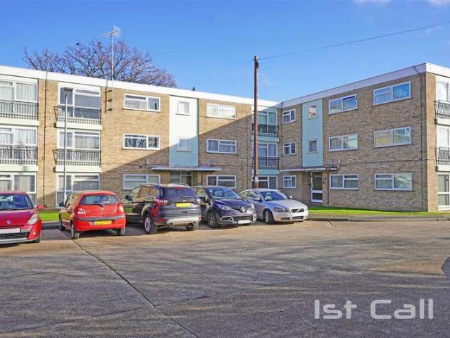 Flat for sale in Alton Barnes, Essex