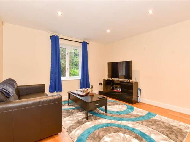 Flat for sale in Littlehaven, Horsham