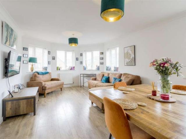 Flat for sale in Burrow's Bush, Wellingborough