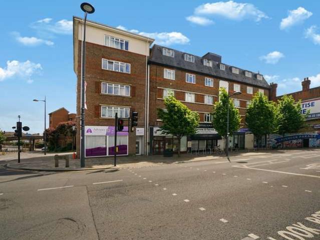 Flat for sale in London Borough of Merton, Mitcham