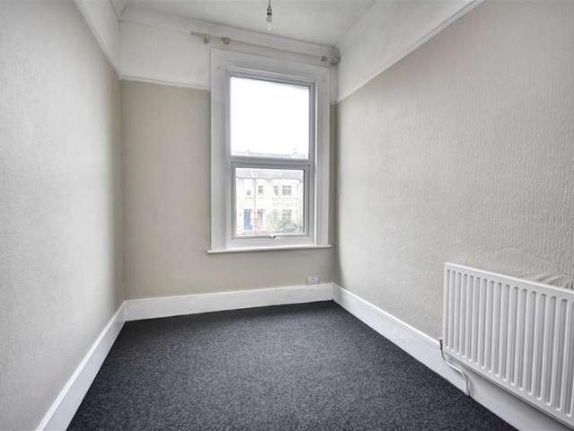 Flat for rent in South Croydon, Waddon