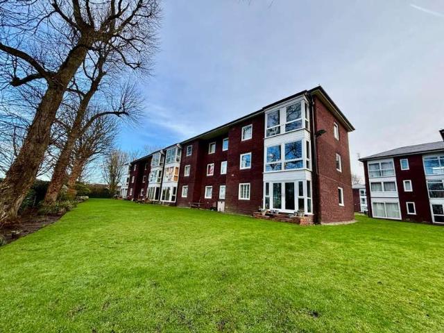 Flat for sale in Cheadle, Greater Manchester