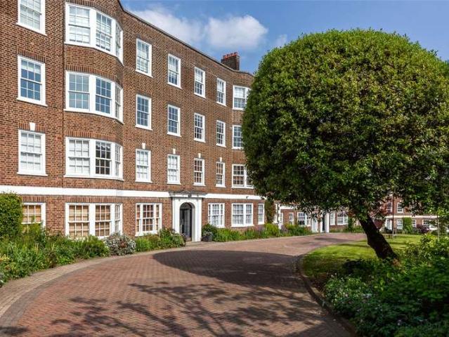 Flat for sale in Highgate, Greater London