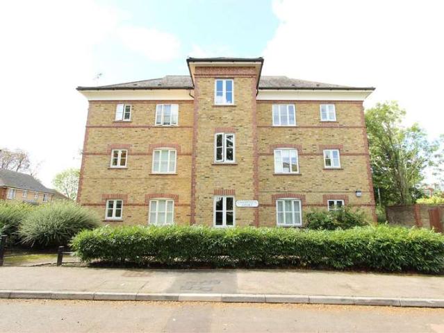 Flat for sale in Southgate, Oakwood