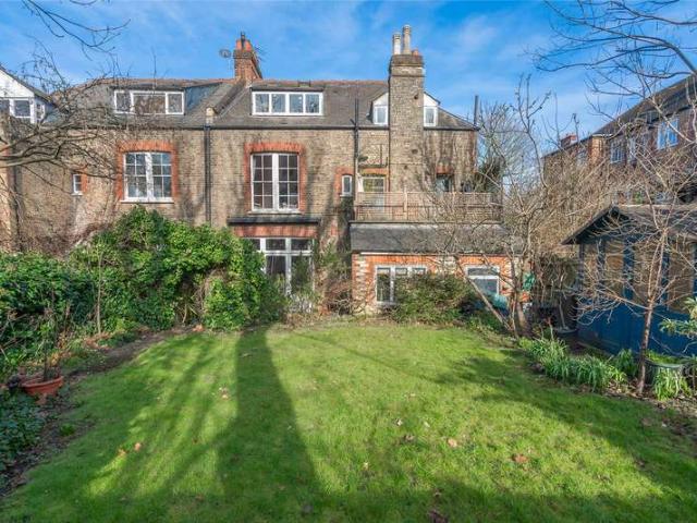 Flat for sale in Crouch End, Greater London