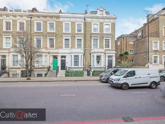 Flat for sale in Earl's Court, Greater London